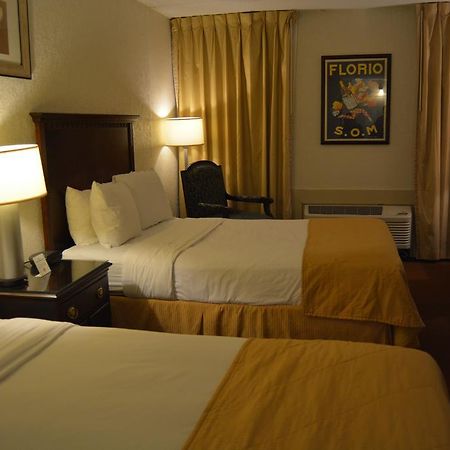 Ramada By Wyndham Wichita Airport Hotel Exterior photo