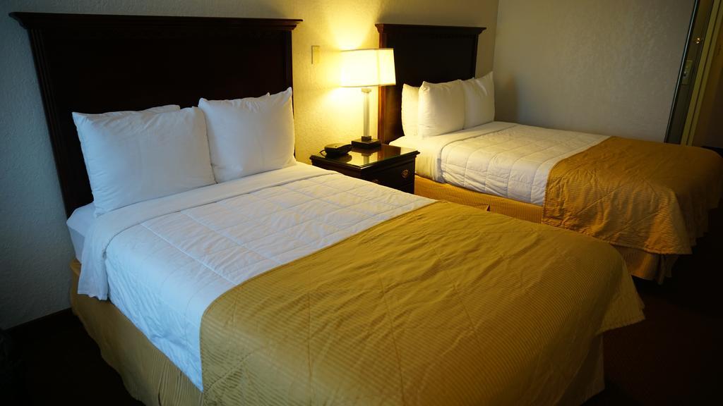 Ramada By Wyndham Wichita Airport Hotel Exterior photo