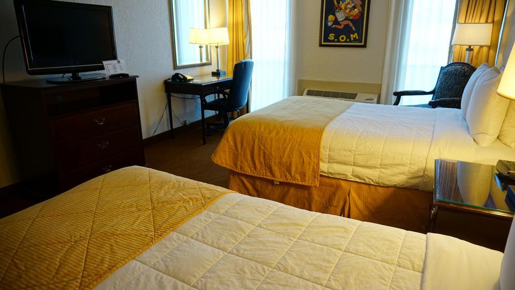 Ramada By Wyndham Wichita Airport Hotel Exterior photo