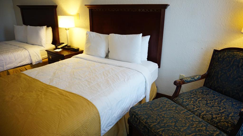 Ramada By Wyndham Wichita Airport Hotel Exterior photo