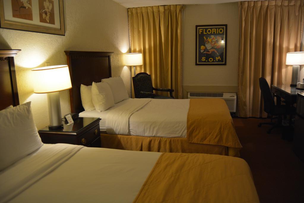 Ramada By Wyndham Wichita Airport Hotel Exterior photo
