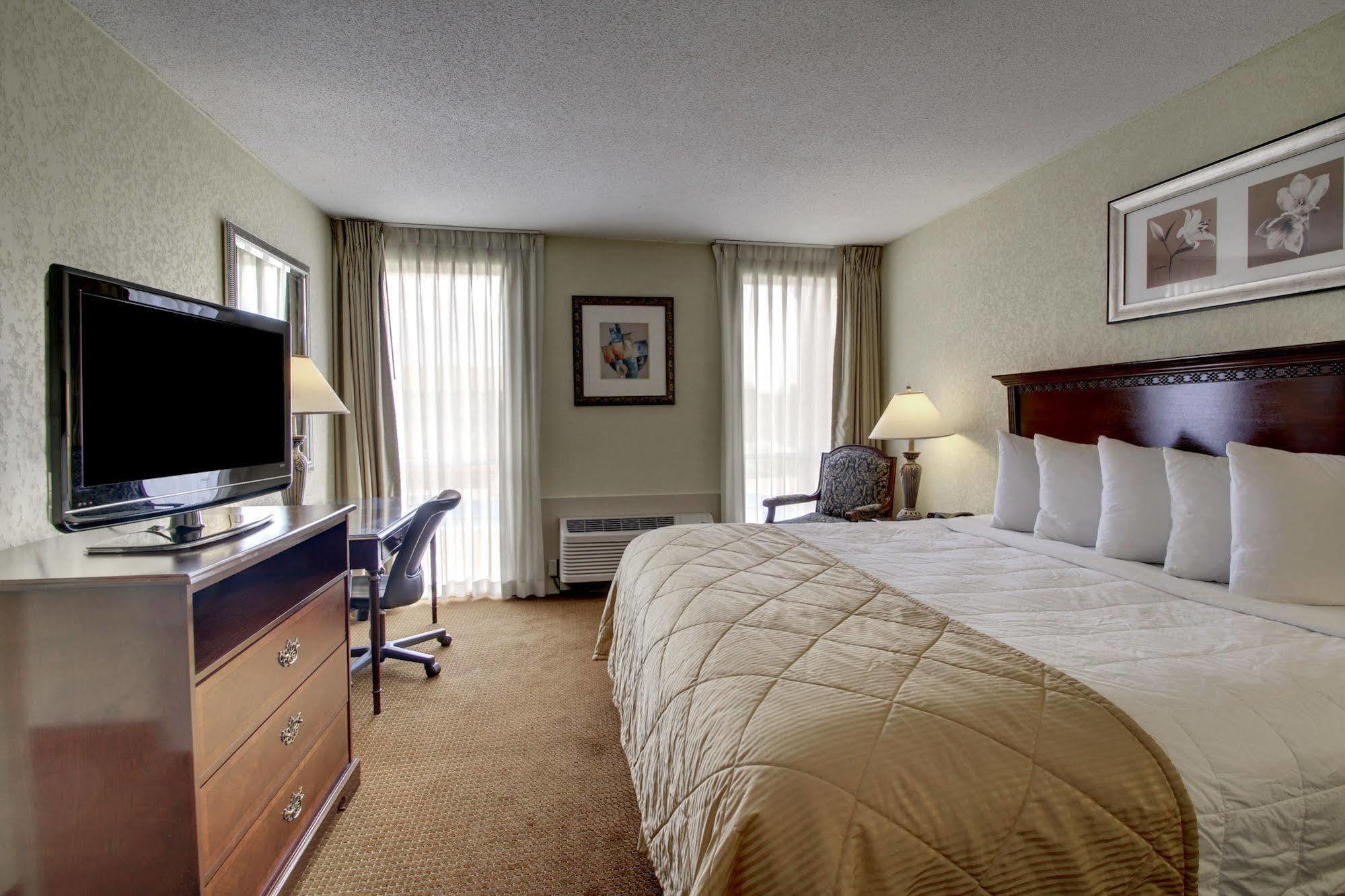 Ramada By Wyndham Wichita Airport Hotel Exterior photo