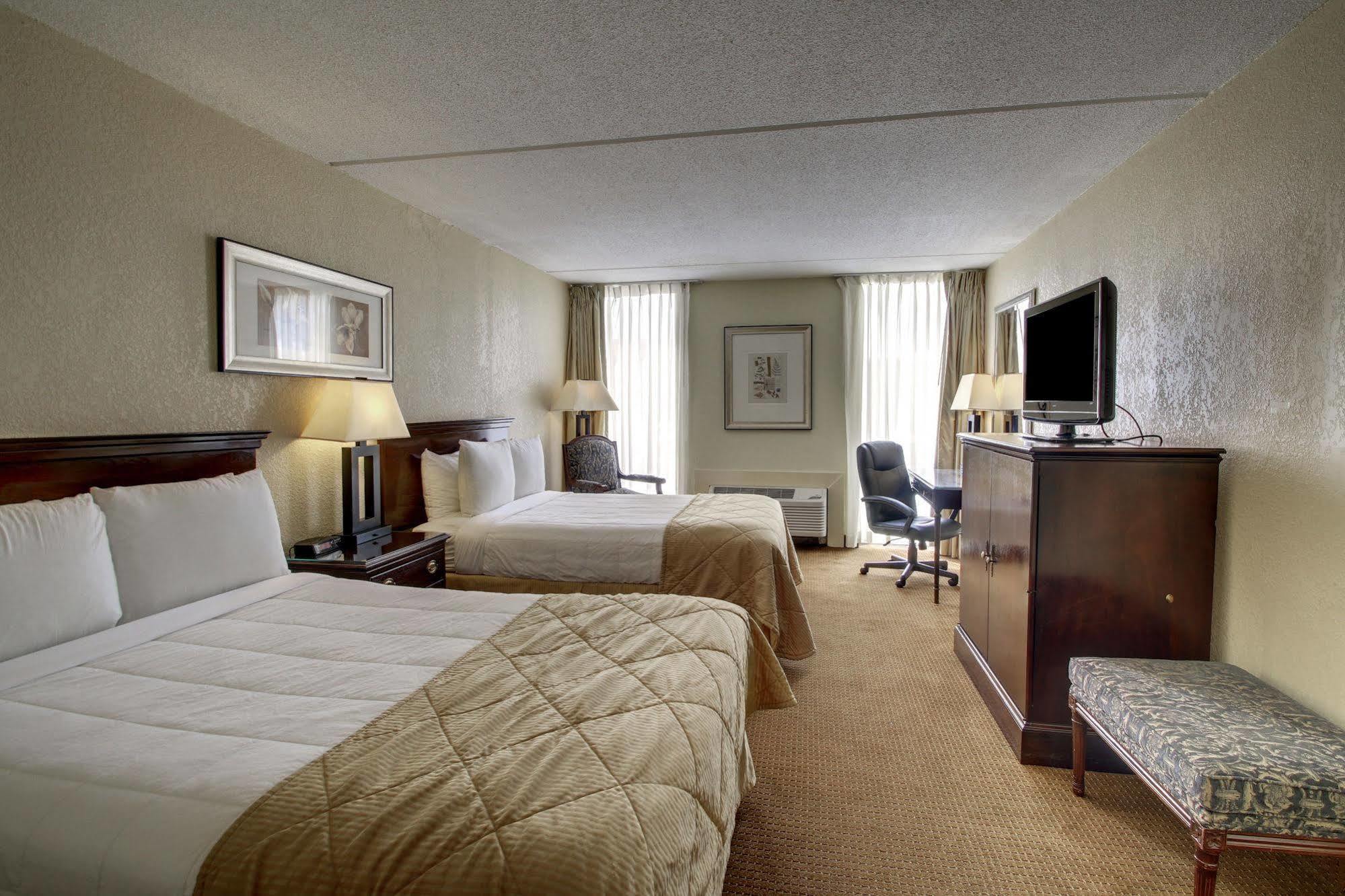 Ramada By Wyndham Wichita Airport Hotel Exterior photo