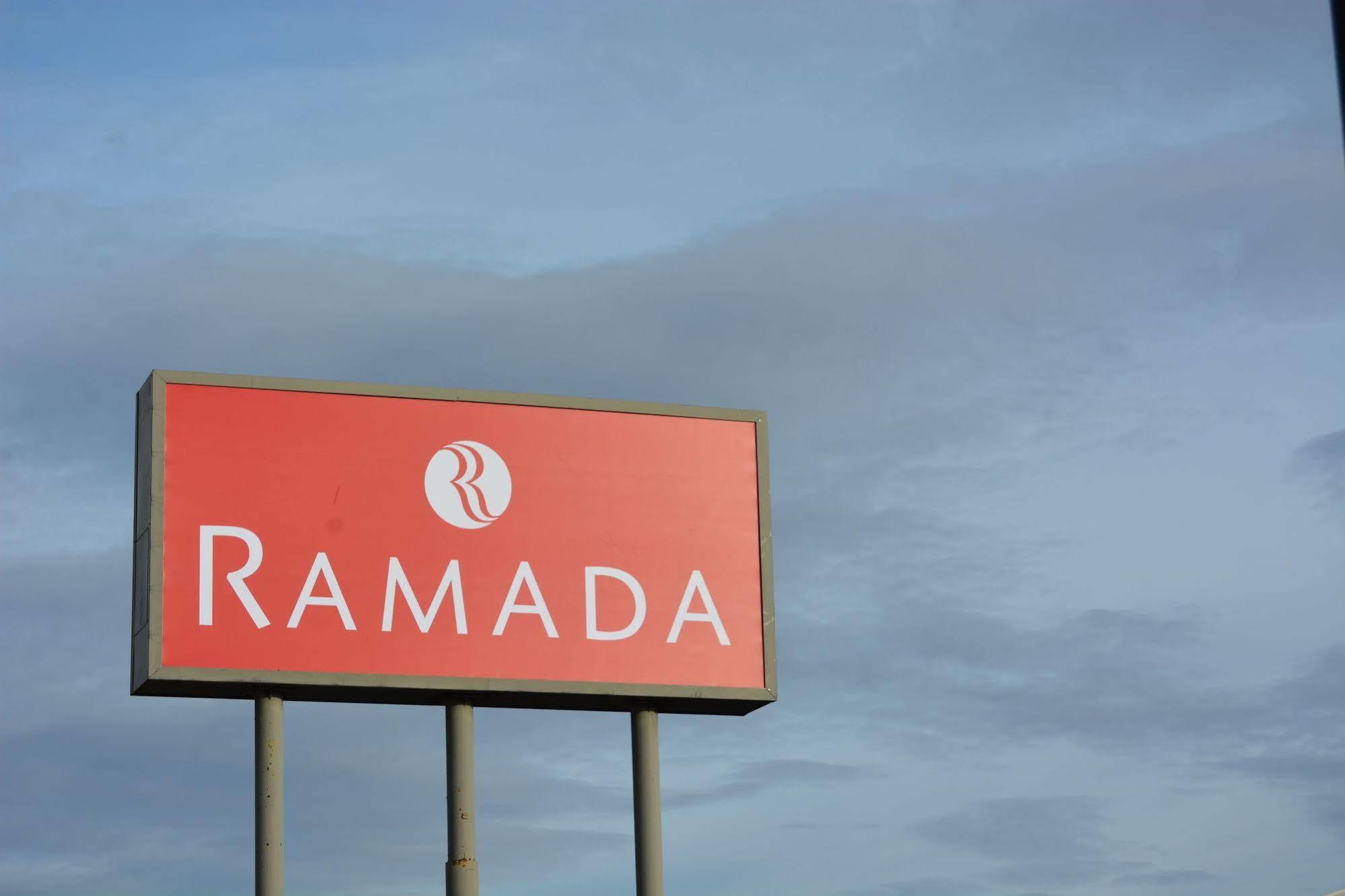 Ramada By Wyndham Wichita Airport Hotel Exterior photo